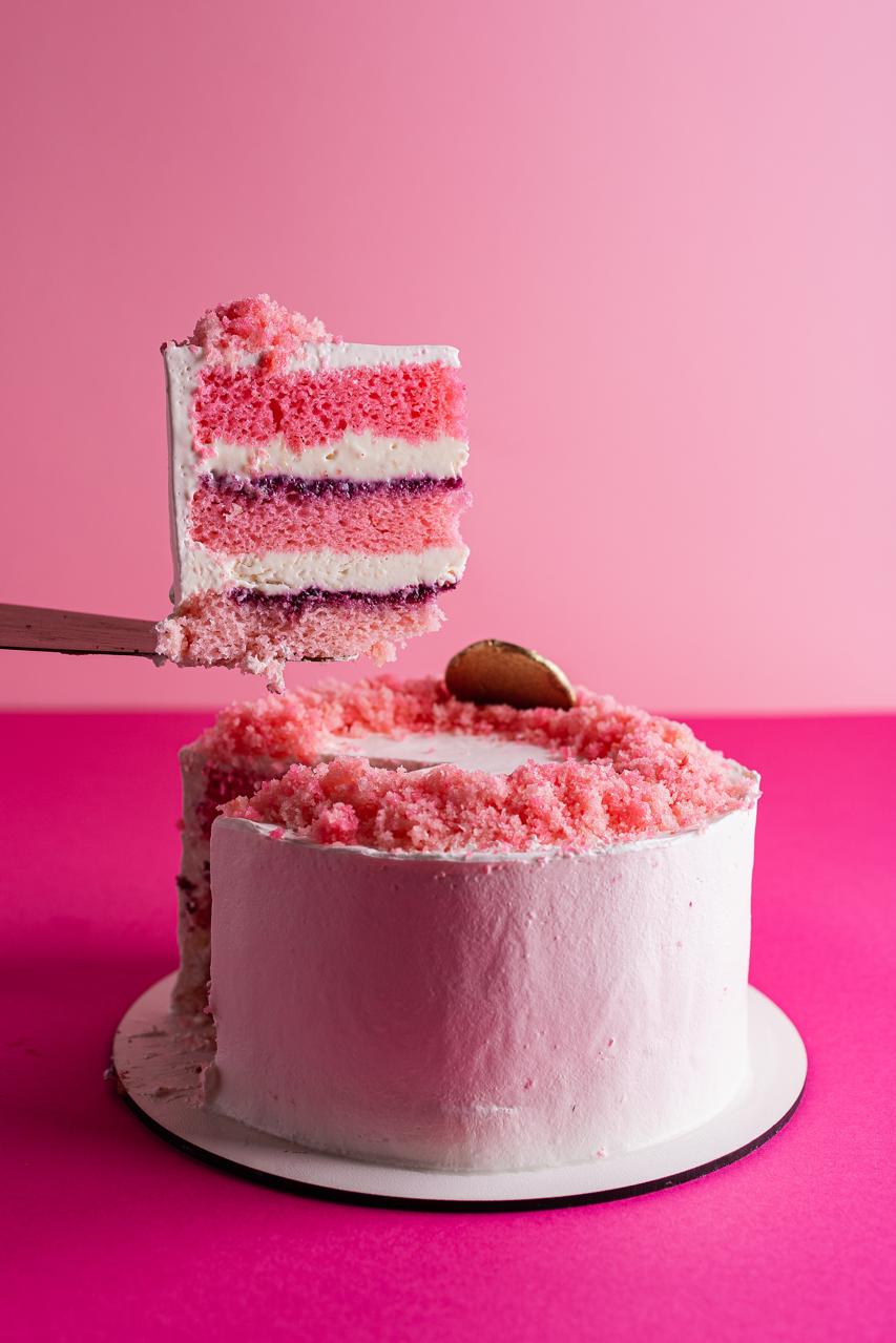 Bolo Pink Velvet da Velvet Bolo - Massa rosa com decoração elegante